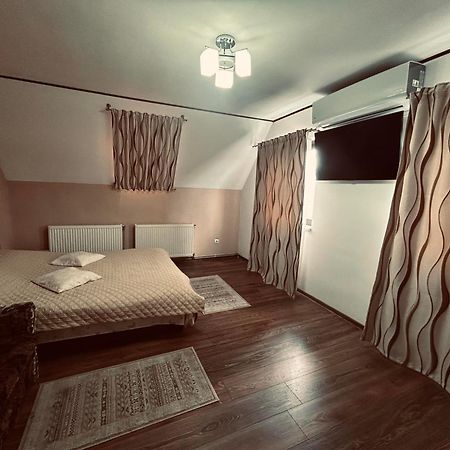Siesta Pension М'єркуря-Чук Екстер'єр фото